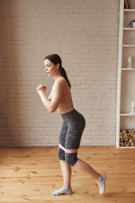 Knee exercise using loop band